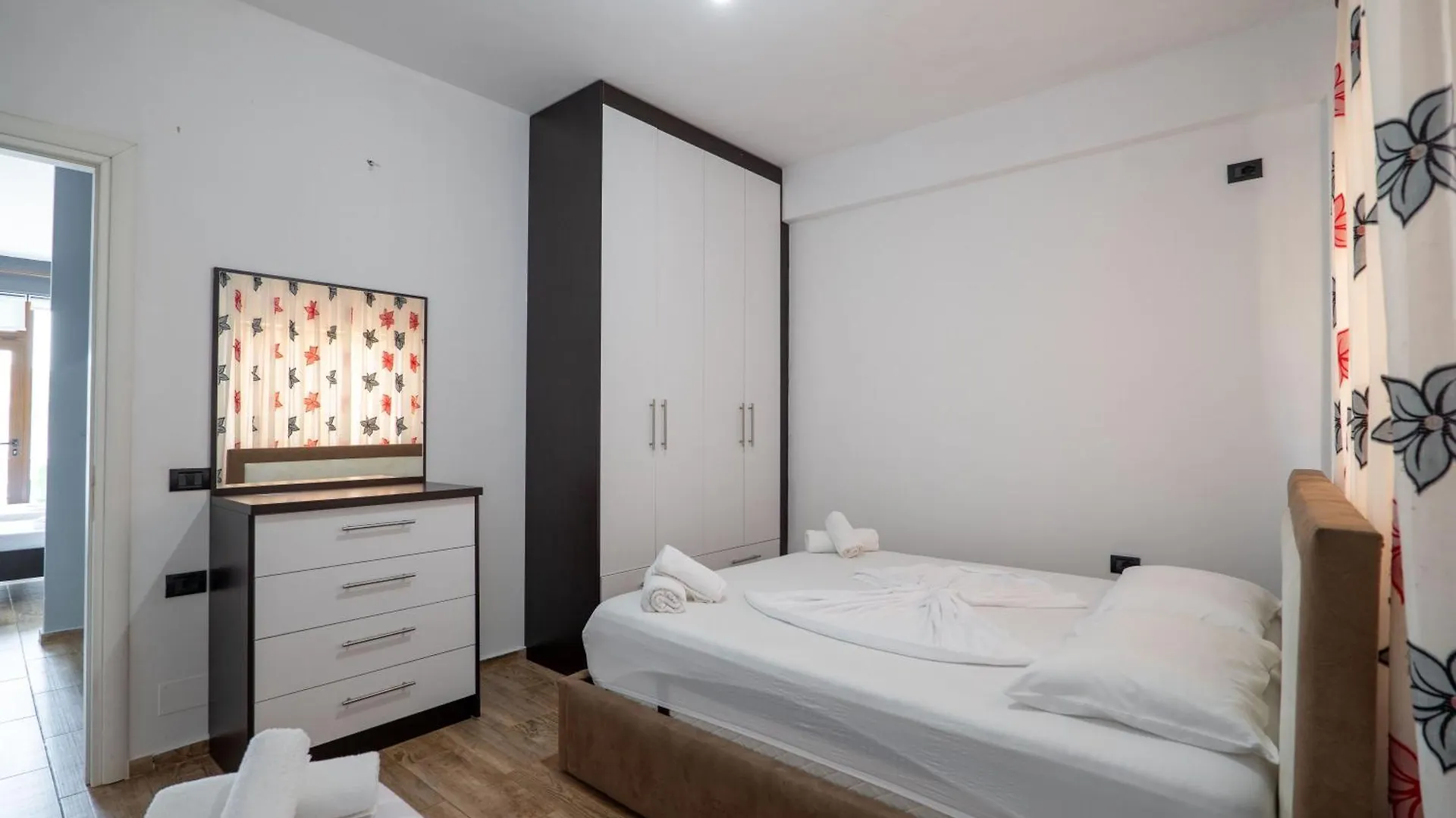 Denis Apartments Саранда 0*,