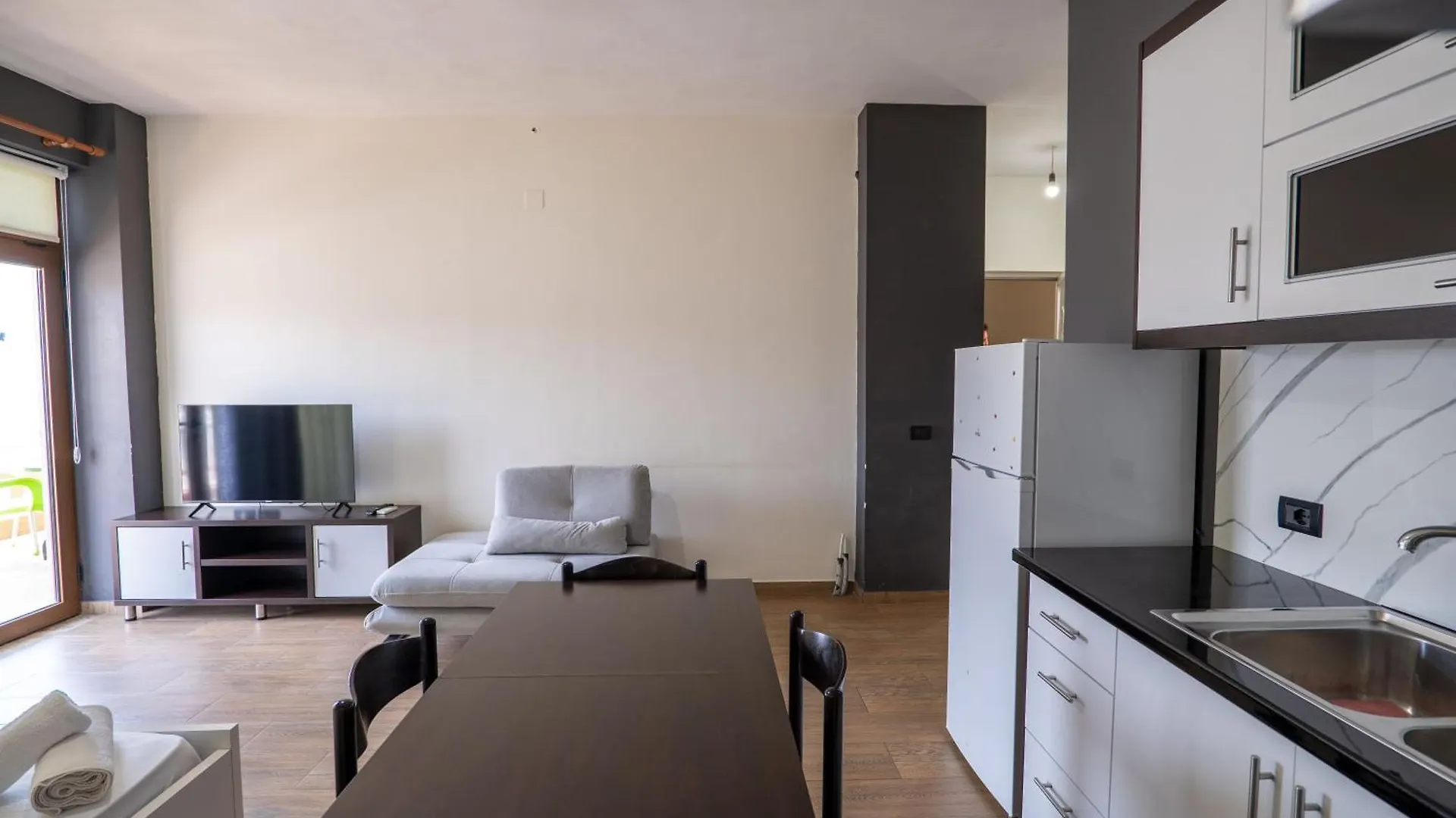 Denis Apartments Саранда