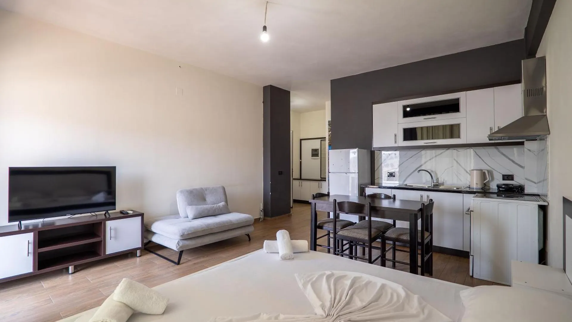 Denis Apartments Саранда