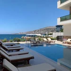 Deluxe Apartment-swimming Pool Apartment